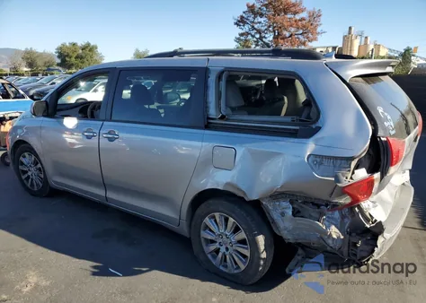 2011 Toyota Sienna Xle z USA, uszkodzony, nr VIN 5TDDK3DC4BS018437